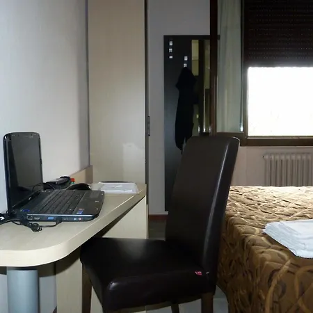 酒店 伊甸园酒店 3*